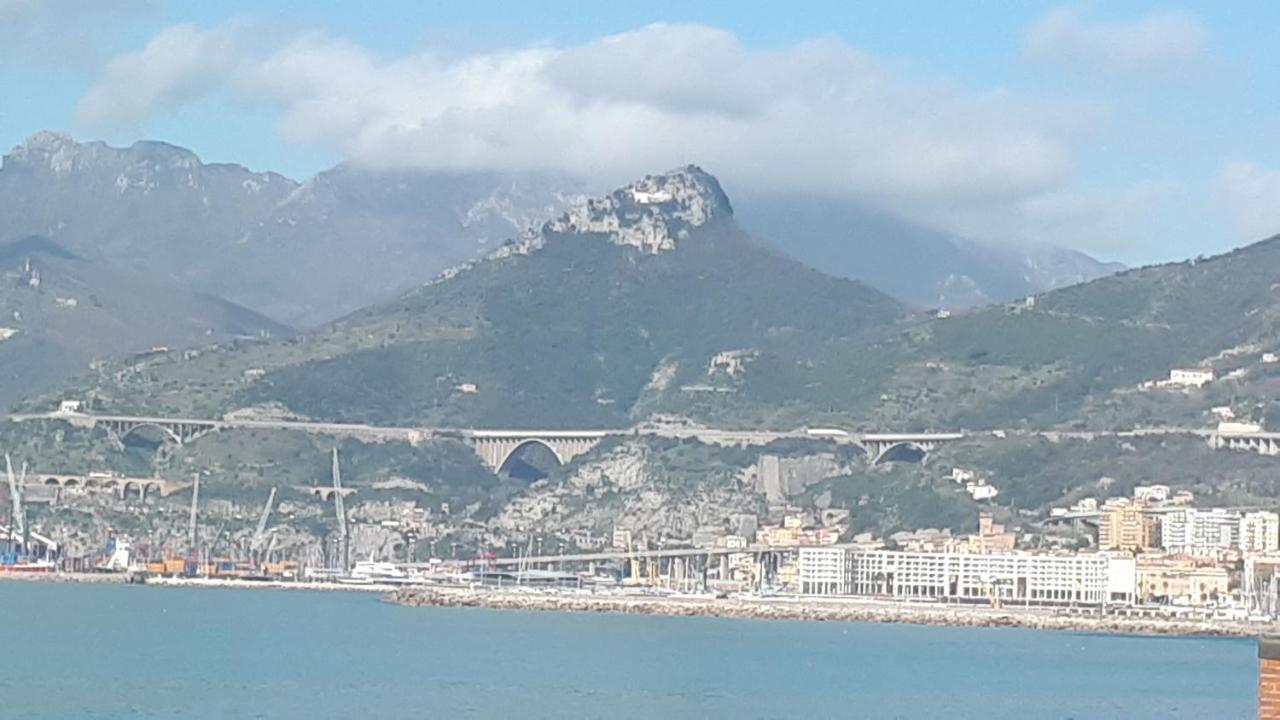 Salerno Centraal Apartment Bagian luar foto